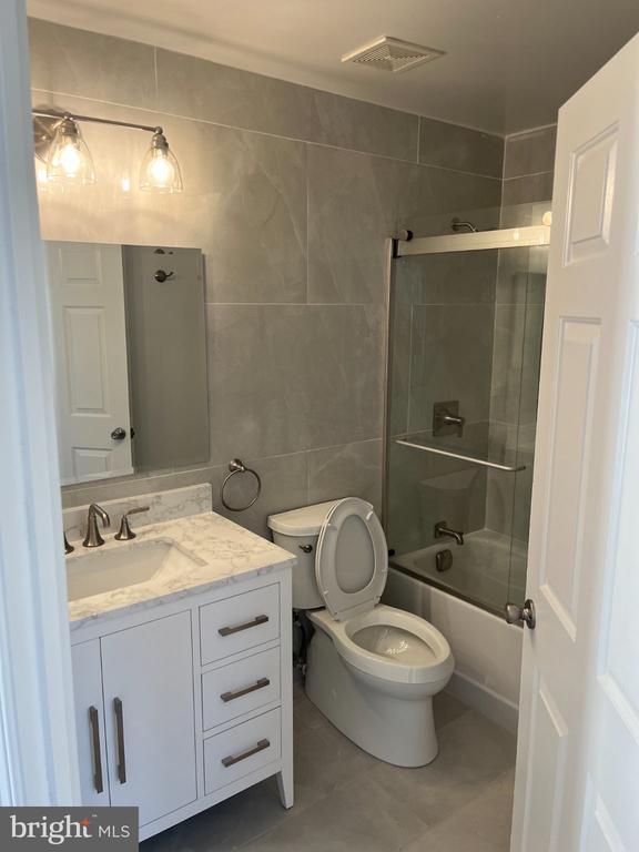 Building Photo - 9611 Juniper Dr
