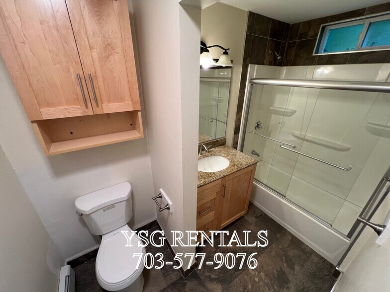 Building Photo - 4 Romar Ter