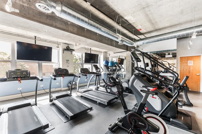 Building Photo - 1000 W Adams St