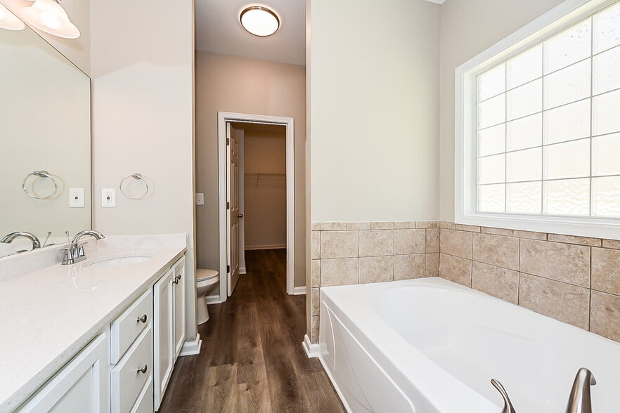Building Photo - 514 Anglewood Trace