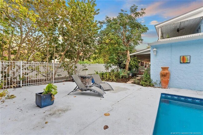 Building Photo - 508 SE Balboa Ave