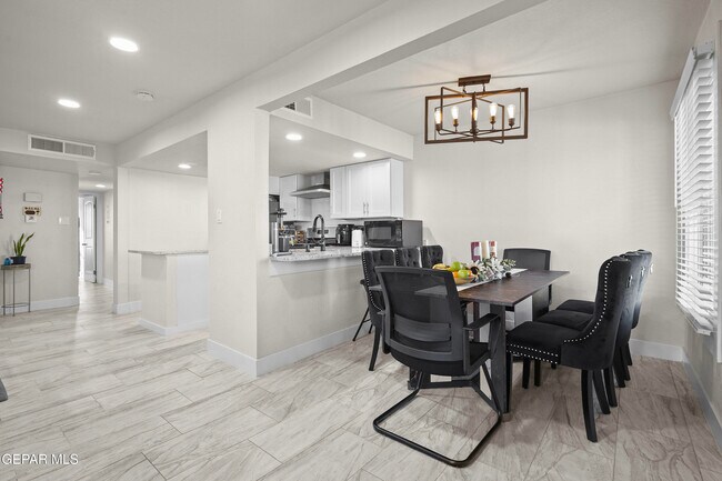 Building Photo - 10628 Springwood Dr