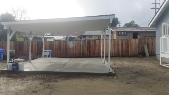 Building Photo - 812 N Main St