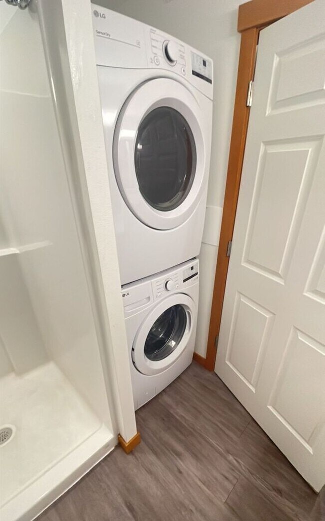 Building Photo - 1200/1210 Billy Frank Jr St - 1210 #103 Room 1 (Rooming Unit)