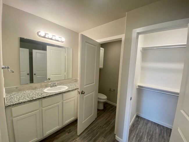 Building Photo - Introducing Your Dream Home: Spacious and Stunning 3 Bed, 2 Bath Haven Ready for You!