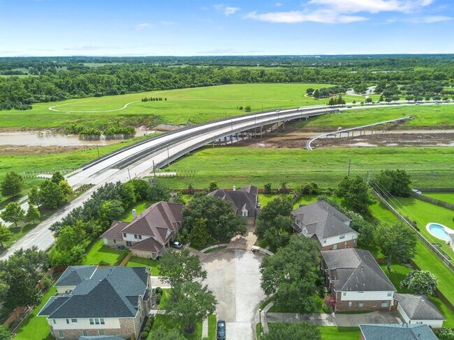Building Photo - 6026 Briar Hill Ct