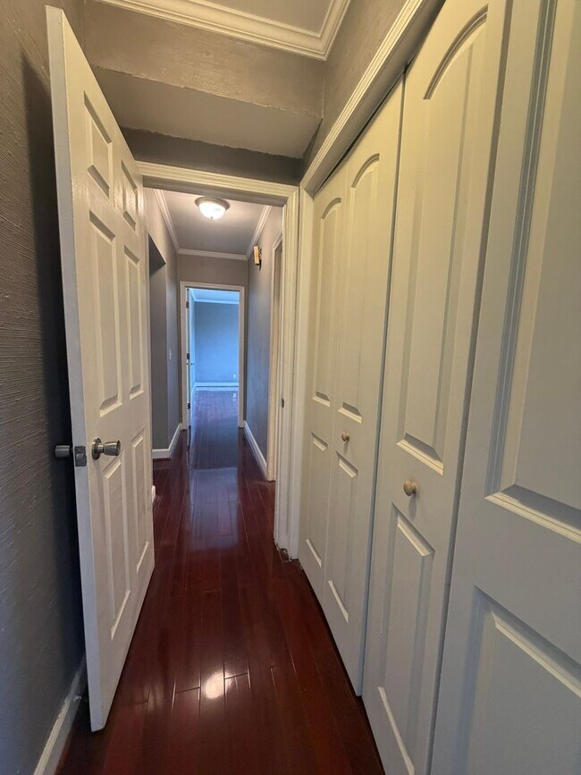 Building Photo - 11th Place Condominiums Unit #3010 Available for NOW!  $2000 per month.