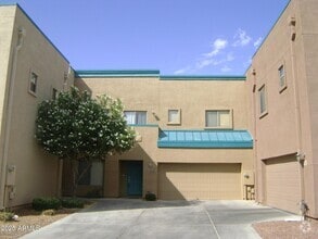Building Photo - 1015 S Val Vista Dr