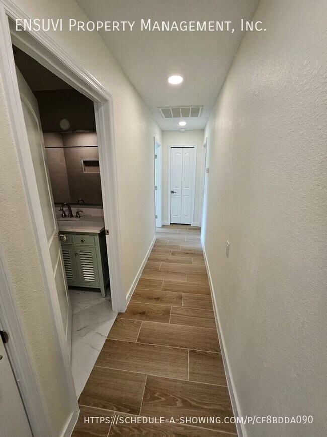 Building Photo - 1018 Spindle Palm Way