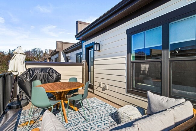Building Photo - Your new home awaits you! Luxury Townhouse...