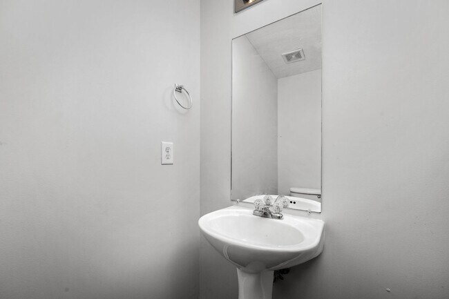 Building Photo - 340 Stewarts Landing Cir