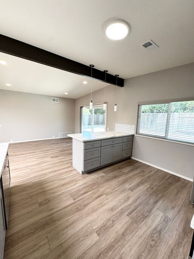Building Photo - 1503 Brown Dr