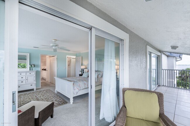 Building Photo - 1477 Park Beach Cir