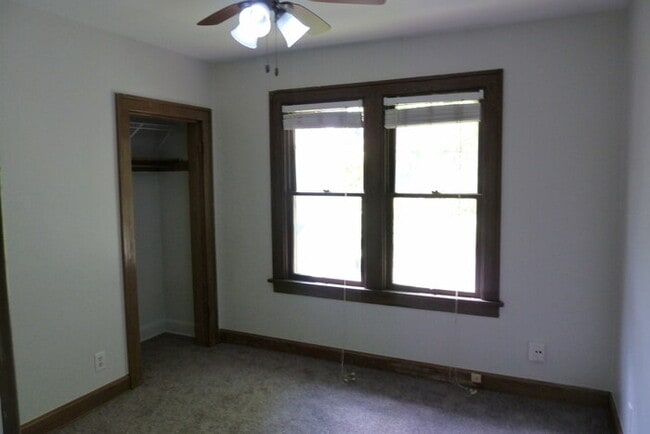 Building Photo - Bright 3BR Unit + Off-Street Parking + Balcony Near Capital University