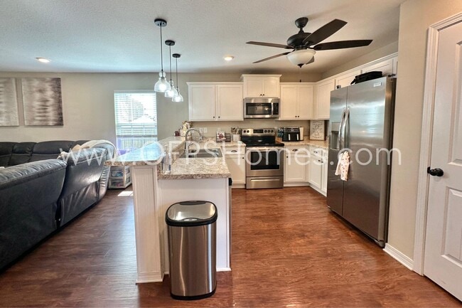 Building Photo - 454 Eisenhower Dr