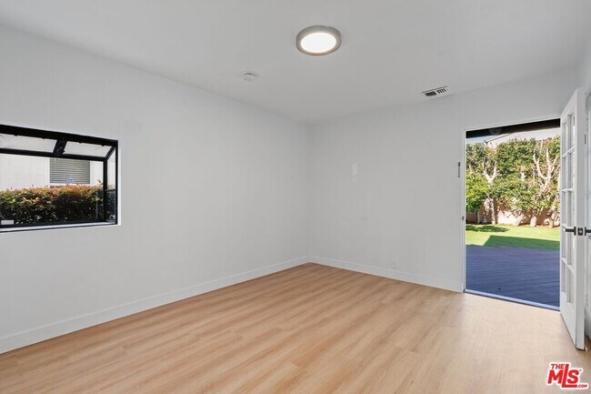 Building Photo - 2522 Armacost Ave