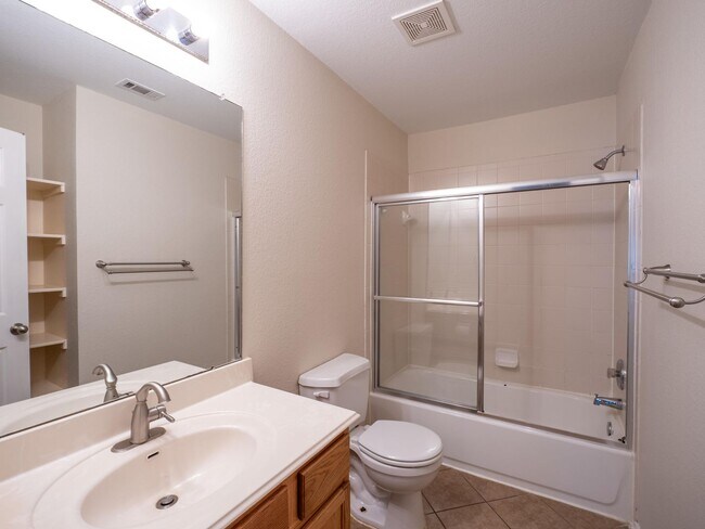 Building Photo - 1710 Lomita Dr