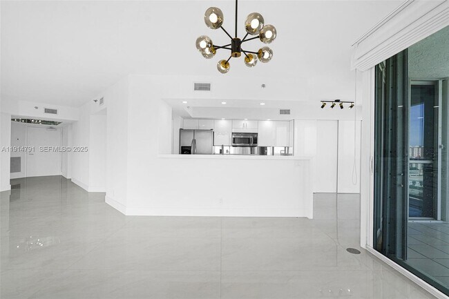 Building Photo - 16485 Collins Ave