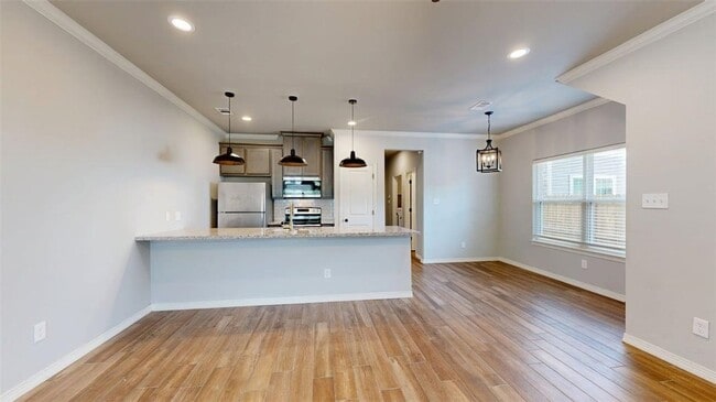 Building Photo - 305 Poplar St