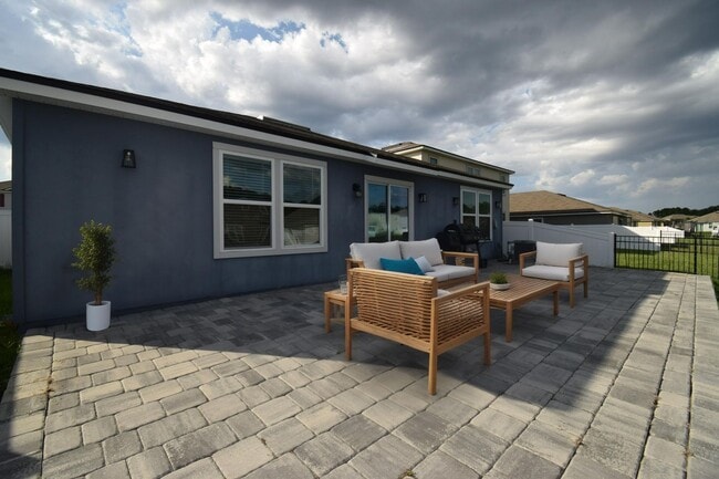 Building Photo - Welcome to Alta Lakes -  A Beautiful 4 Bed...