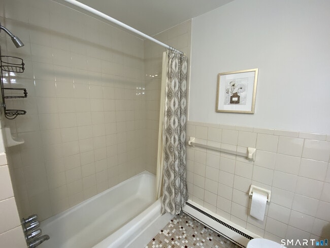 Building Photo - 637 Cove Rd