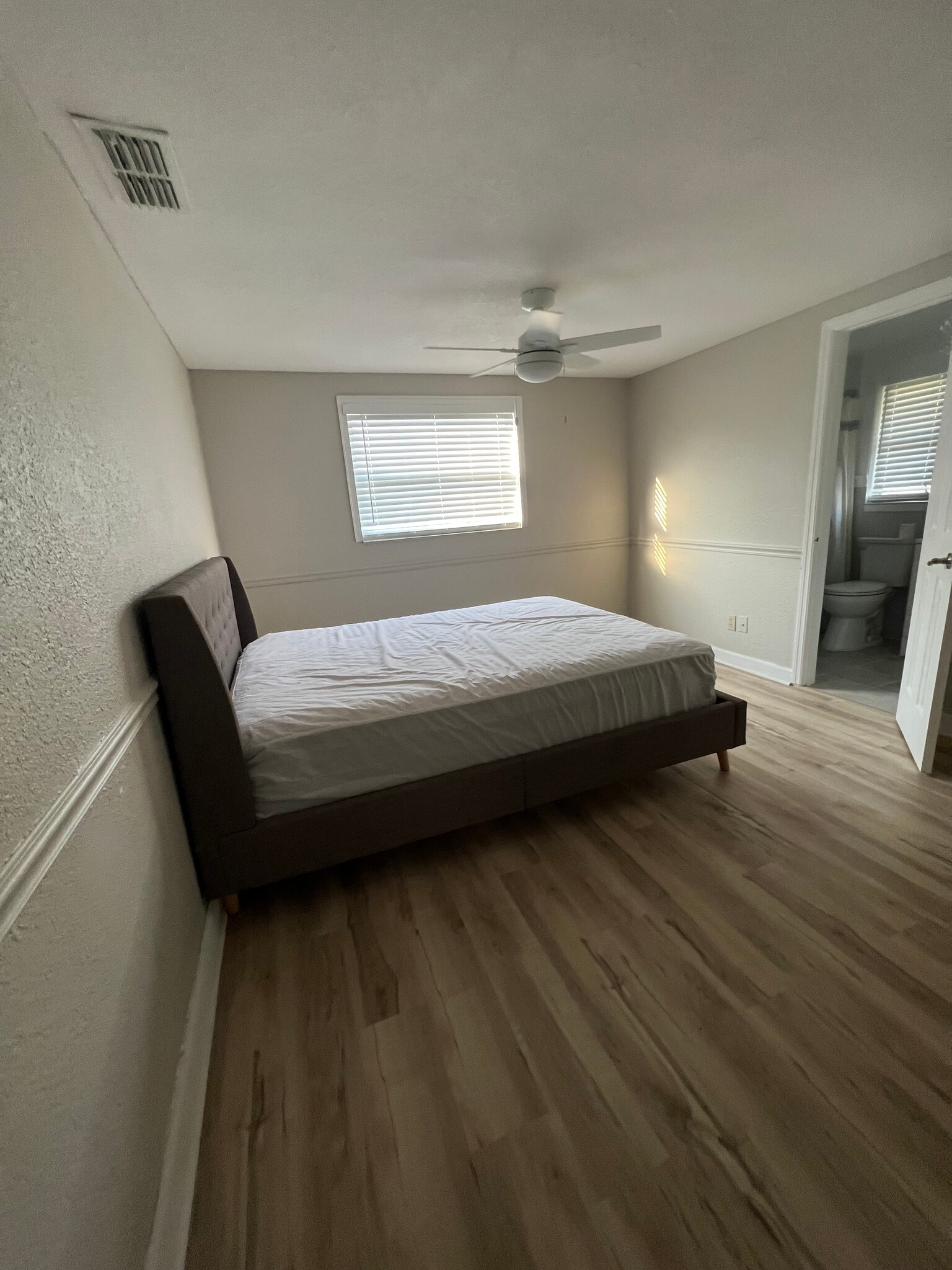 Building Photo - 8923 Tropical Palm Way