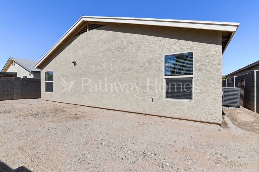 Building Photo - 207 W Latona Rd