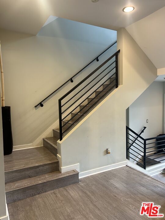 Building Photo - 5350 Playa Vista Dr