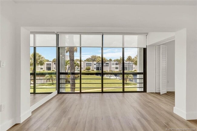 Building Photo - 1950 SW Palm City Rd