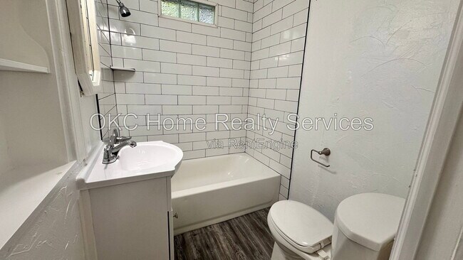 Building Photo - 2316 NW 38th St