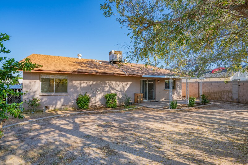Building Photo - 2035 E Cornell Dr