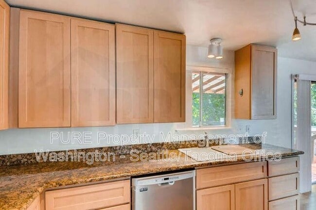 Building Photo - 4317 N Cheyenne St