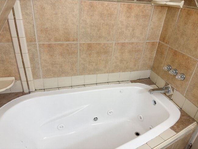 Building Photo - 4426 S Rosehaven Ct