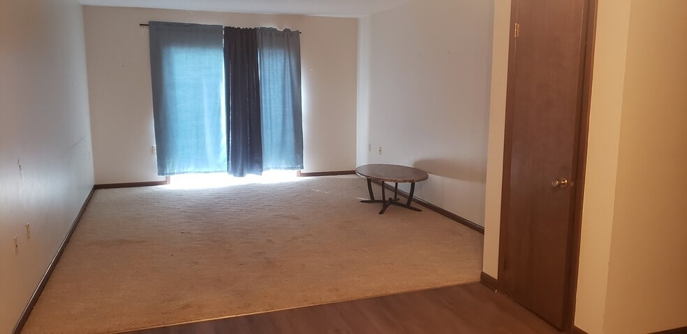 Building Photo - 704 S 3rd St