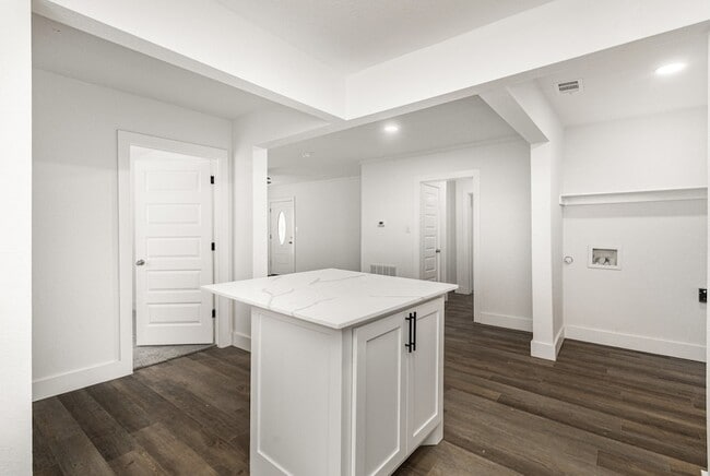 Building Photo - 1527 Columbia Ave