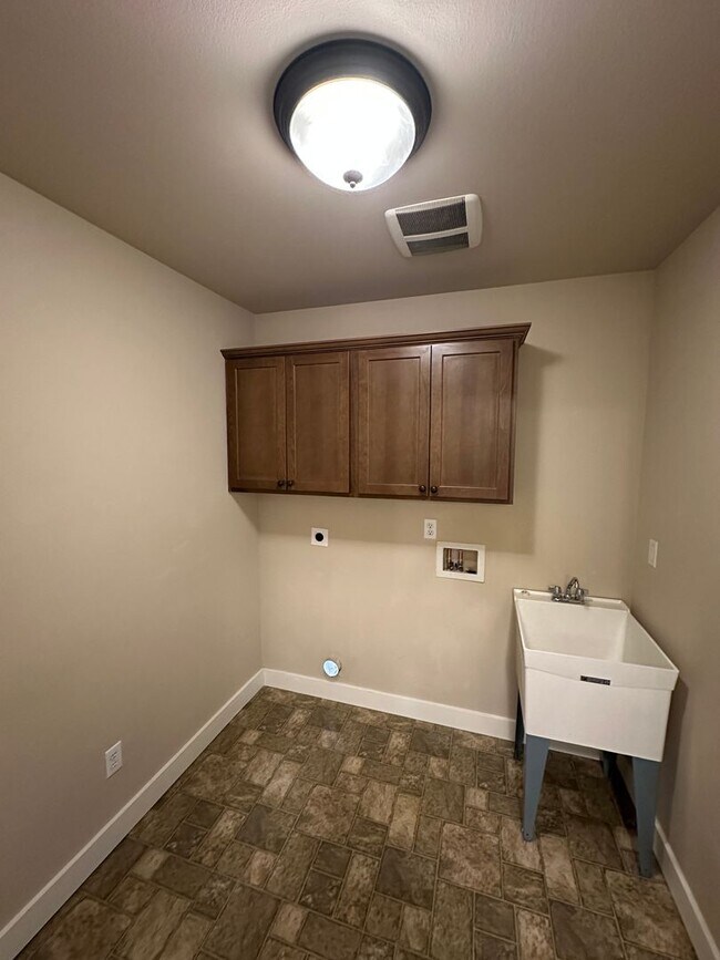 Building Photo - 4219 Cashmere Dr NE