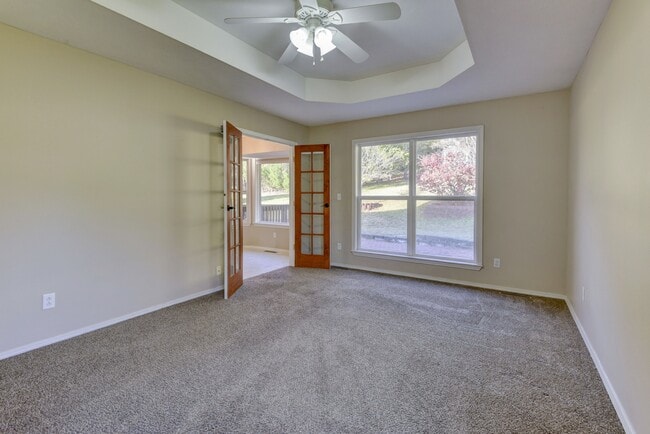 Building Photo - 325 Tall Oaks Dr