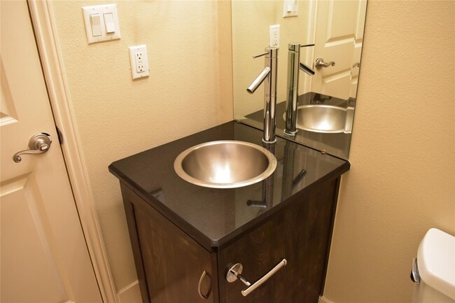 Building Photo - 5515 Petty St