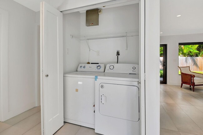 Building Photo - 2894 Florida Blvd