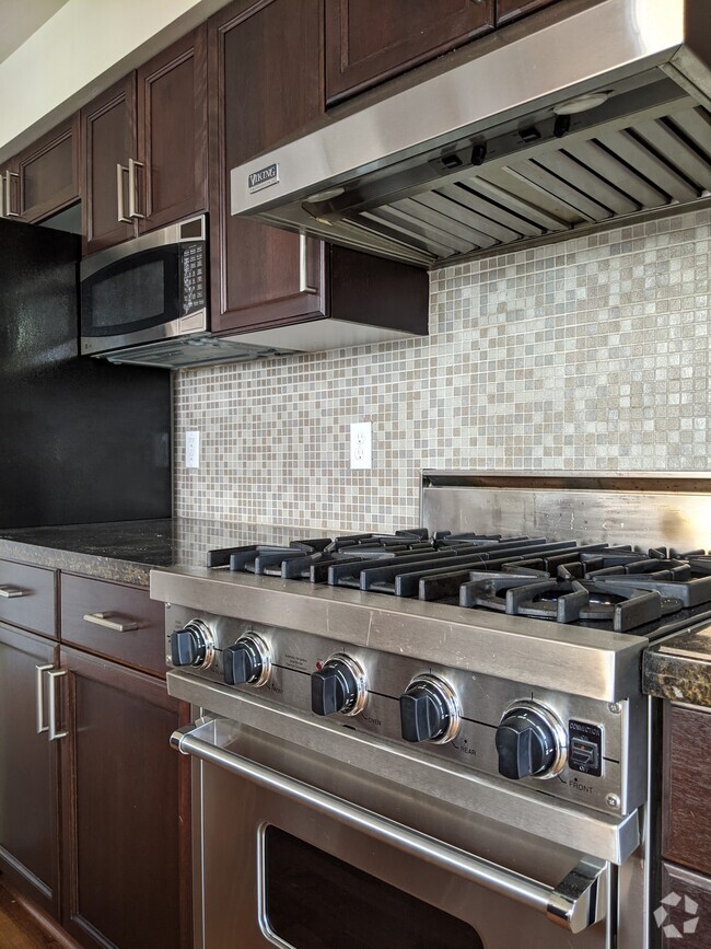 Building Photo - z-053025-Urbane Townhomes