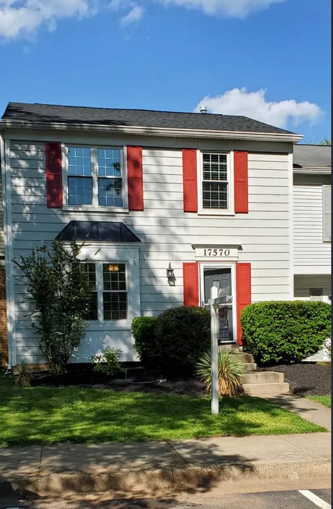 Building Photo - 17570 Macduff Ave