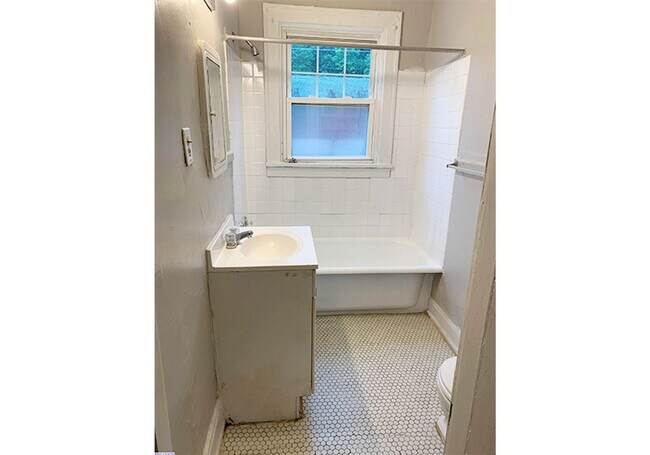 Building Photo - 415 Probasco St