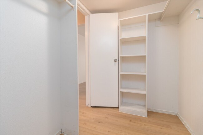 Building Photo - 9707 Richmond Ave.