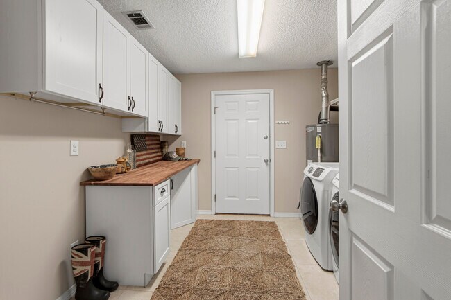Building Photo - 855 Mande Ct