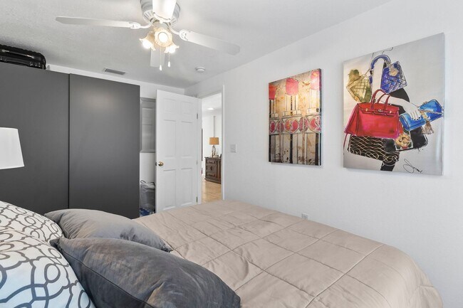 Building Photo - FURNISHED SHORT TERM RENTAL - 3 Bed / 2 Bath - Single Family Pool Home - $3,250/month