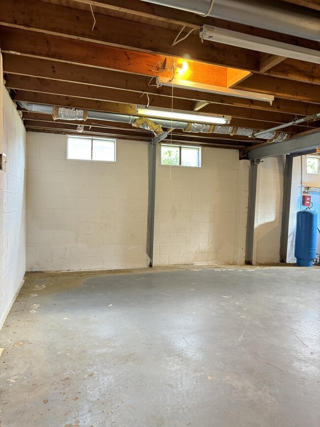 Building Photo - 5117 Bixford Ave