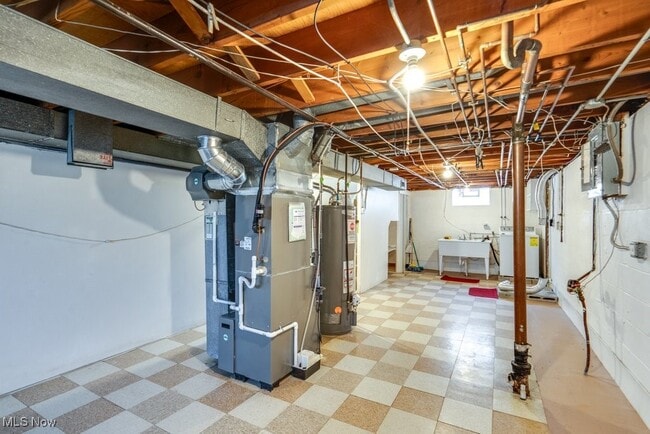 Building Photo - 24665 Robinia Dr