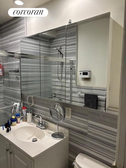 Building Photo - 821 9th Ave