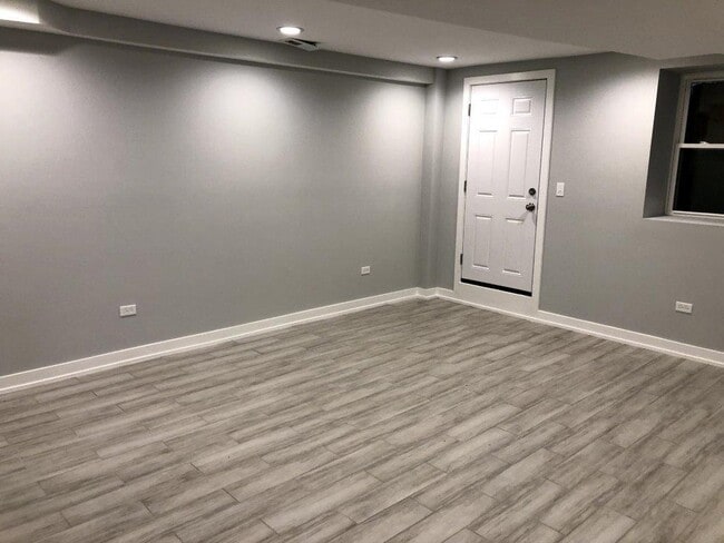 Building Photo - 3210 S May St