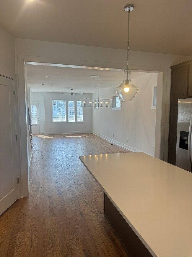 Building Photo - 1822 16th Ave N